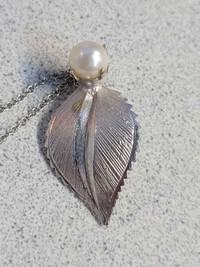 Lady Ellen Sterling silver pendant and chain. Leaf and little pe