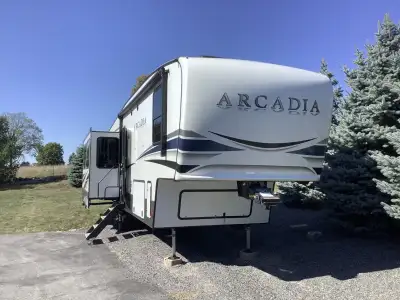 We are the original owners of this stunning Keystone Arcadia 3660RL, a rare find in the Kingston are...