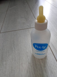 Pet feeding bottle