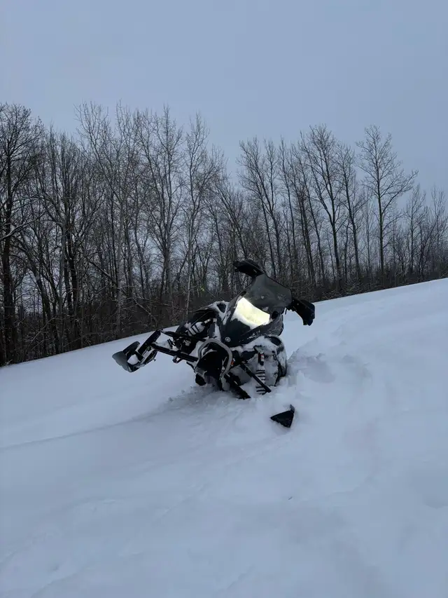 Yamaha nytro xtx 2013 in Snowmobiles in Trois-Rivières - Image 6