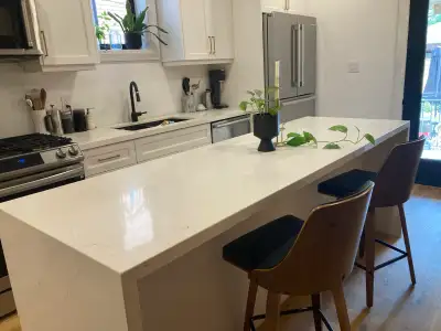 Gas stove, bbq, hot tub, hardwood throughout, Bosch dishwasher and refrigerator, laundry ensuite, 2...