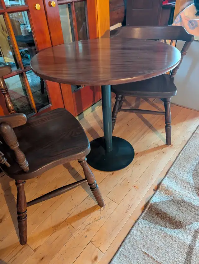 Gunsmoke Table/2 Chairs in Dining Tables & Sets in Cranbrook - Image 4
