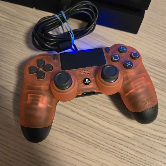 Ps4 console. CLEAN. official controller and cables. 64628752158595121