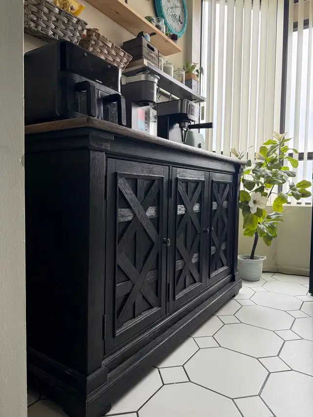 Kitchen Buffet Cabinet in Other in Mississauga / Peel Region - Image 3