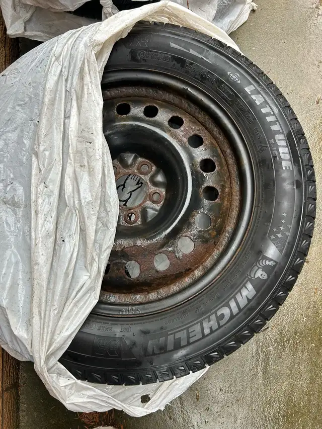 Michelin Latitude Tire in Tires & Rims in City of Toronto - Image 2