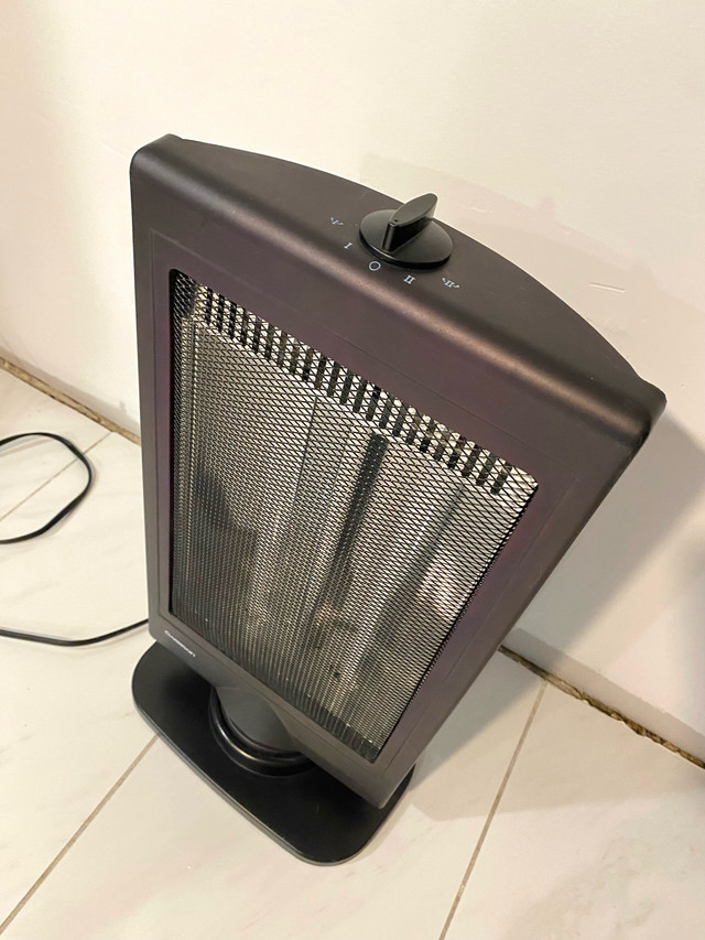 Space Heater  in Heaters, Humidifiers & Dehumidifiers in Hamilton - Image 3