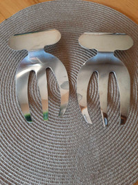 PAIR OF STAINLESS SALAD TONGS