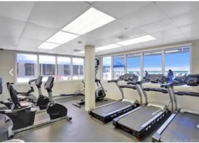Miami Sunny-Isles oceanfront hotel condo studio on beach in Florida in Canada - Image 11
