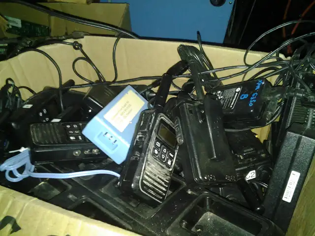 icom uhf radios $50 motorola xpr vhf radios $80 motorola uhf mic in Other in City of Montréal - Image 7