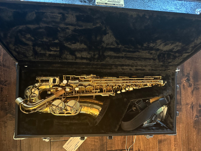 Saxophone  in Brass in Edmonton - Image 2