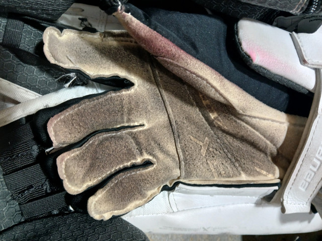 Intermediate Goalie Gear in Hockey in Saskatoon - Image 4