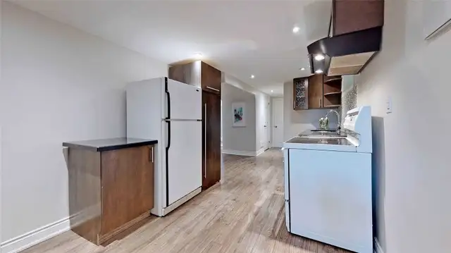 Renovated, spacious 1 bedroom with 1 upgraded washroom in Long Term Rentals in Hamilton - Image 5