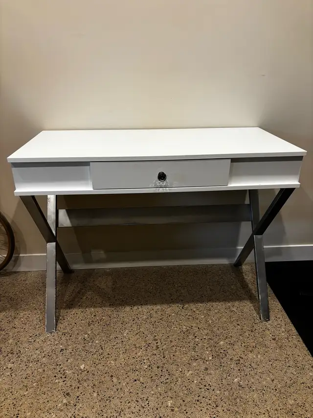 Computer/Make Up Desk/End Table in Desks in City of Toronto - Image 2