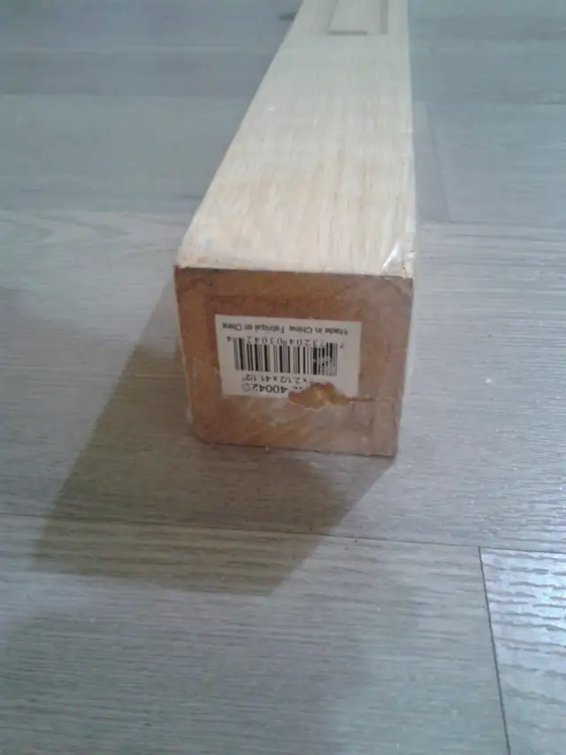 Colonial Oak Staircase Newel Post – 2.5" x 2.5" x 41.5" in Windows, Doors & Trim in Saint John - Image 6