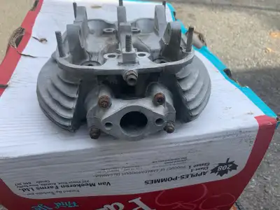 Late 60’s early 70’s single carb head for a BSA. No broken fins. 1 guide missing. Valve seats look g...