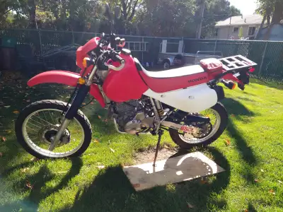 Moto Honda XR 650L 2004, 41 500KM, moteur refait en 2022. Très bonne condition. 3900$