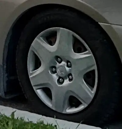 Selling a set of 4 16” oem Honda Accord hubcaps. 5x114.3 bol lt pattern, no tears or damage. Minor s...