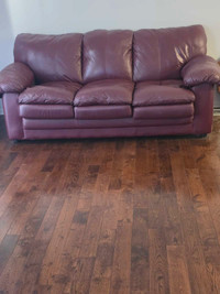 Maroon leather sofa in very good condition