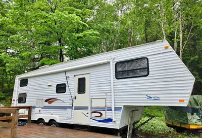sleeps 8. 2 propane tanks. shower and small tub. Has 1 slide out wall. Queen size master. TONS of st...
