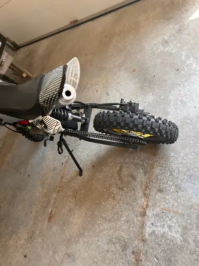 125cc. Great starter bike never gave me problems. Needs a peg, engine cover. That’s all. It has an a...