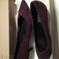 Le Chateau size 37 Wine Heels - Women's Shoes - New