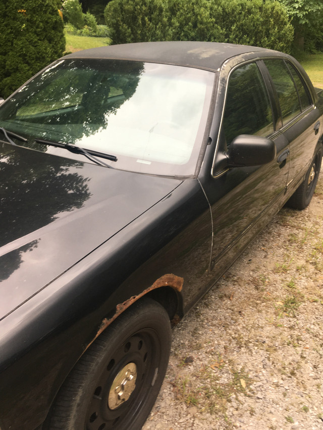 2011 Ford Crown Victoria PI in Cars & Trucks in Norfolk County - Image 4