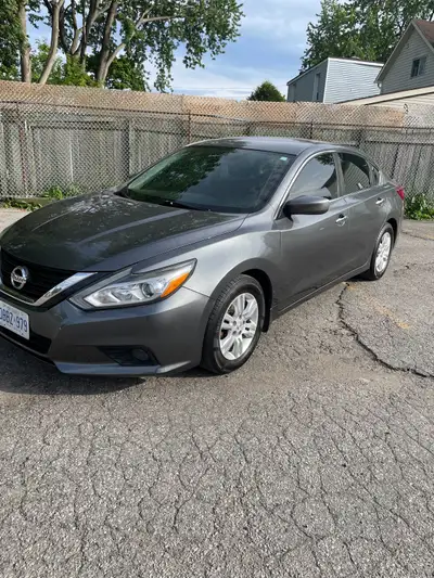 2016 Nissan Altima ⭐️ certified ⭐️ 178,000 km New brakes, front and back No dents no rust Smart key...