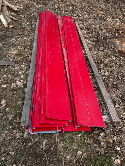 These are industrial-grade sheet siding pieces, perfect for various construction and renovation proj...