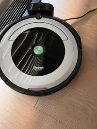 Robot Roomba aspirateur modèle 690