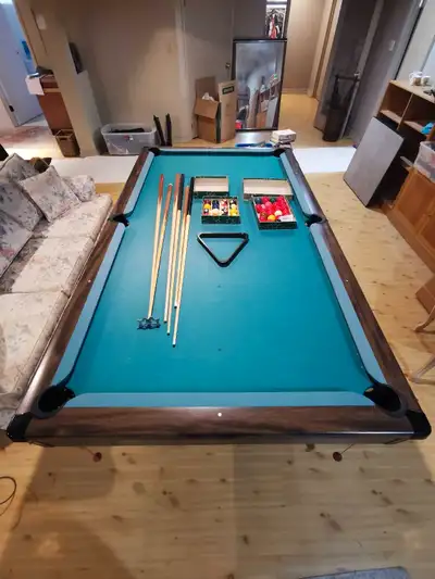 Large Vintage Brunswick Bristol Pool Table. Made in USA The Brunswick Bristol Pool Table line has a...