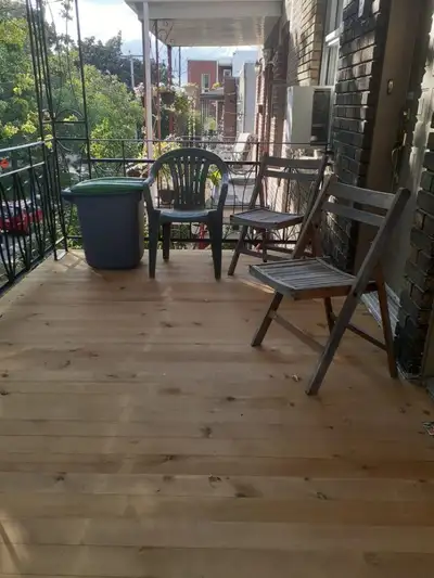 Un superbe 3 1/2 propre et tranquille près du métro Beaubien avec deux balcons. Plancher de bois. En...