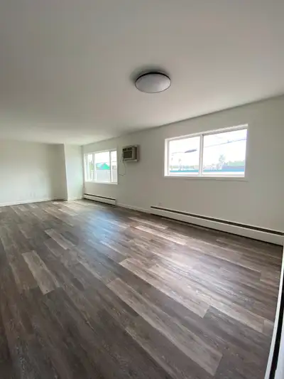 2 Bedroom Apartment Downtown Smithers Available February 1st - $1800/mo + Hydro ➡ Send Email with Su...