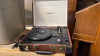 Crosley Record Player w Built-In speakers + Bluetooth