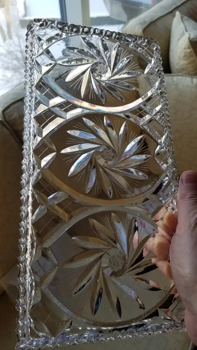 Vintage Crystal Serving Platter in Kitchen & Dining Wares in City of Montréal - Image 3