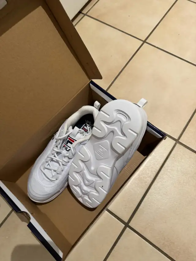 women’s fila tennis shoes in Women's - Shoes in Kitchener / Waterloo - Image 4