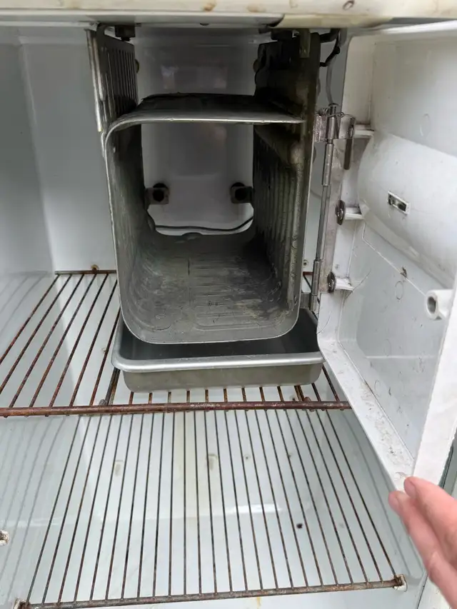 1952 Frigidaire- Bare-Metal Showpiece (Non-Working/Display) in Arts & Collectibles in Kitchener / Waterloo - Image 10