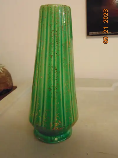 VINTAGE GREEN VASE 8.5" HIGH