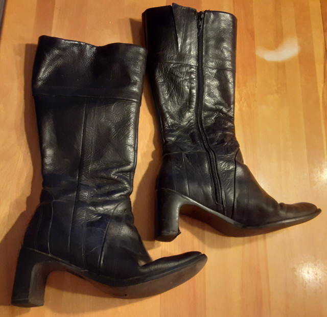 3 paires de bottes- femmes (voire 3  photos) dans Femmes - Chaussures  à Ville de Québec - Image 3