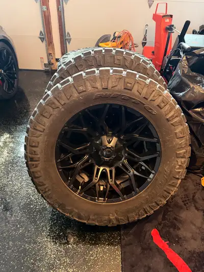 New condition rims and tires for super duty. Used for 1000 km until truck sold. Fuel rims perfect sh...