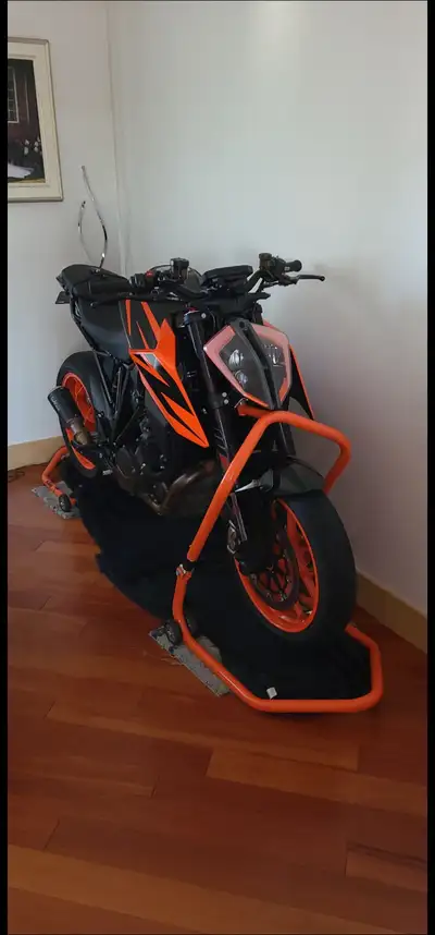 KTM SUPERDUKE 1290R The ultimate urban motorcycle (in my opinion) Pristine condition KTM track pack...