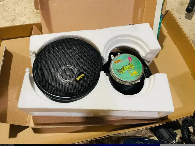 SHAKER 300 Watt  3-way Speaker ( A Pair ) 6.5" inches in Speakers in Markham / York Region - Image 5