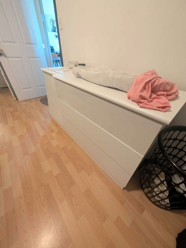 Commode Blanche dans Commodes et armoires  à Ville de Québec - Image 2