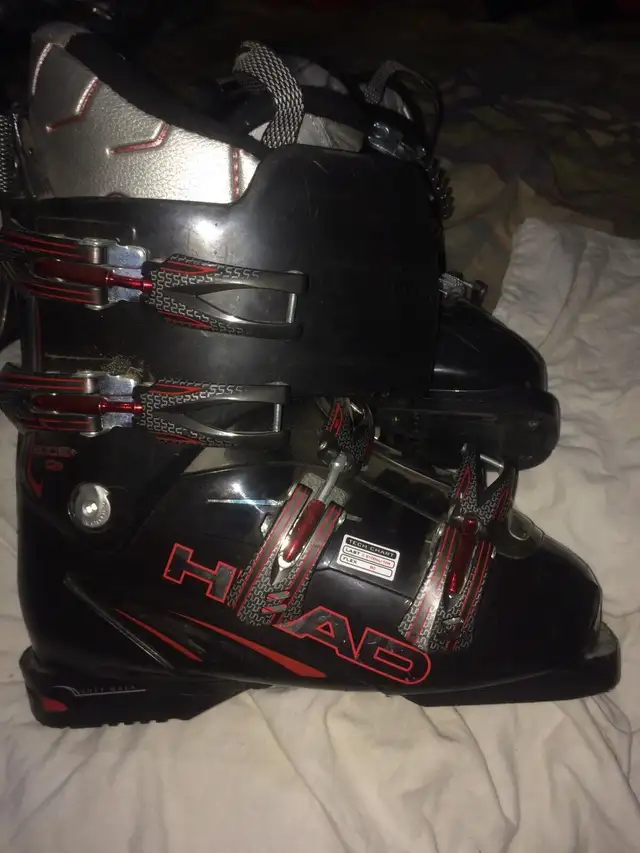 Over 15 pair: downhill ski boots in Ski in Kingston - Image 4