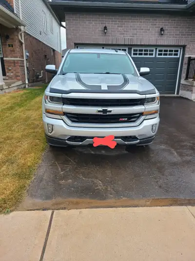 FOR SALE 2017 Chevrolet Silverado LT Z71 4X4 Double-Cab. Asking price: 16900 OBO KEY DETAILS 256OOO...