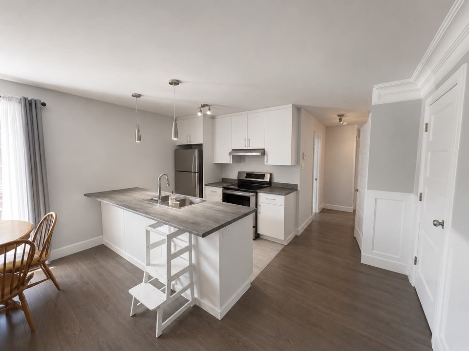 Près du CHUS - 4 et demi très éclairé - Appartement style condo 4