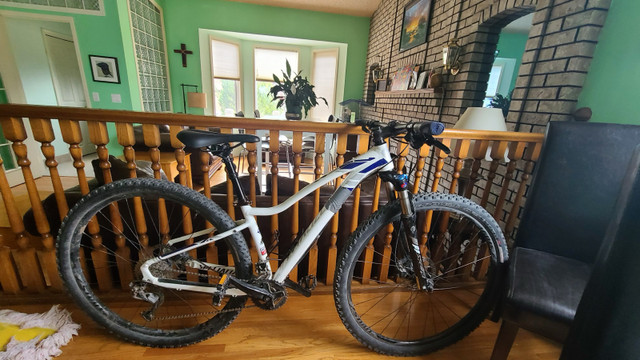  Specialized medium frame, hard tail mountain bike in Mountain in Banff / Canmore