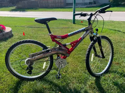 Infinity mountain bike, 26” wheels Lightweight aluminum frame, shimano hardware, quick release seat...