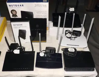 Netgear R6300 802.11ac Dual Band Gigabit Wifi Router Comes in original box with power adapter and Ma...