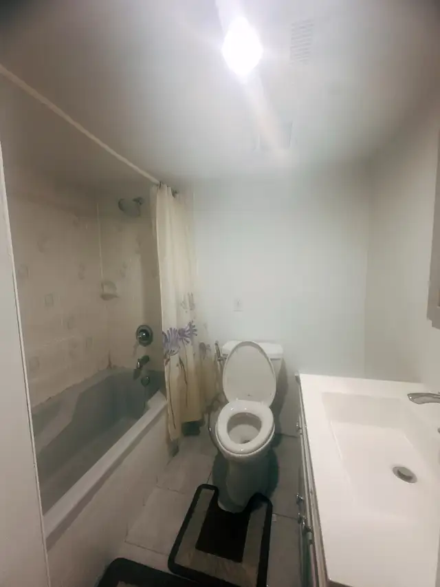 Basement for rent  in Room Rentals & Roommates in City of Toronto - Image 7