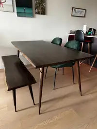 Table en bois // Wooden Table